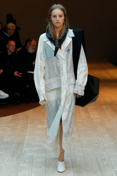 Look 18